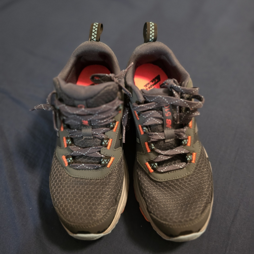 NEW BALANCE WOMENS SIZE 7.5 ATHLETIC TRAIL RUNNING SNEAKERS